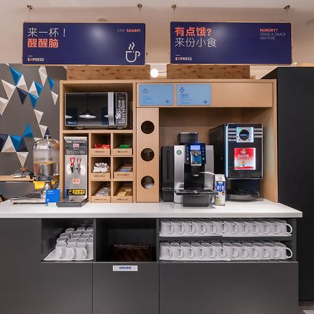 Holiday Inn Express Ningbo City Center By Ihg Exteriör bild