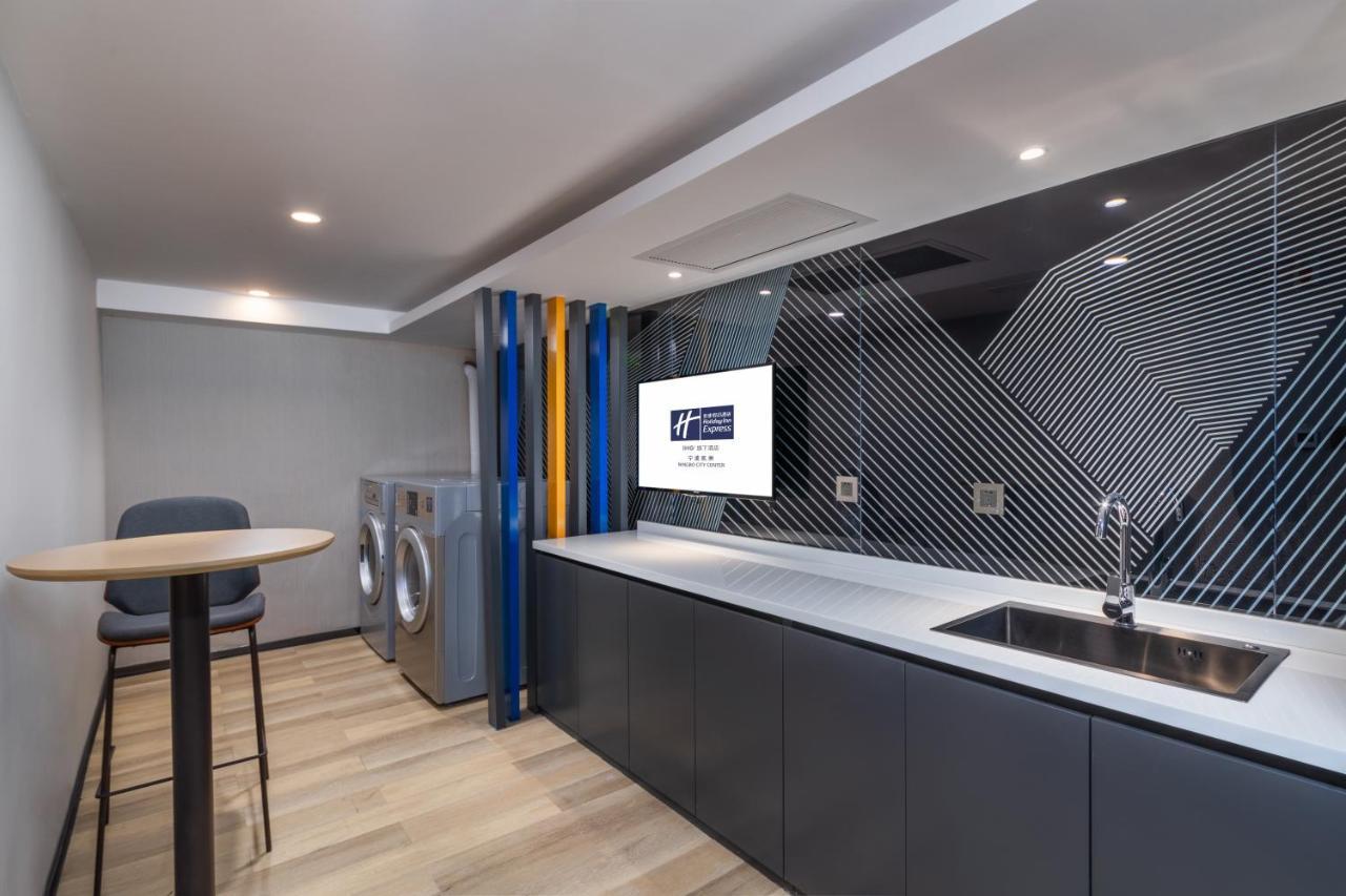 Holiday Inn Express Ningbo City Center By Ihg Exteriör bild